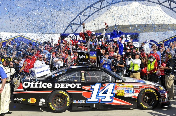 NASCAR, 2012 Kobalt Tools 400, машина победителя на victory lane NASCAR, 2012 Kobalt Tools 400, машина победителя на victory lane