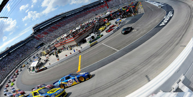 NASCAR, 2012 Food City 500, борьба за лидерство