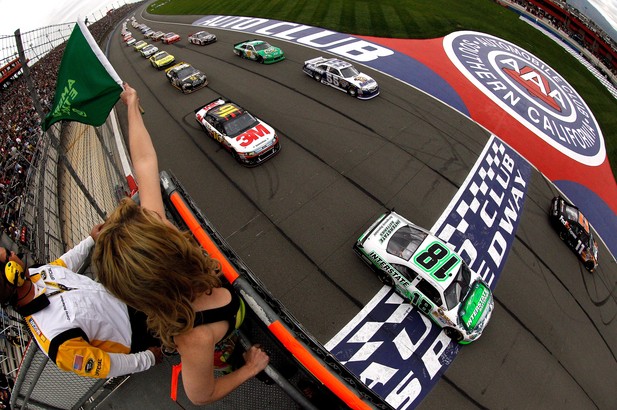 NASCAR, 2012 Auto Club 400, старт гонки