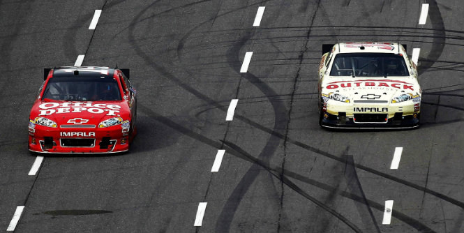 NASCAR, 2012 Goody's Fast Relief 500, Тони Стюарт и Райан Ньюман NASCAR, 2012 Goody's Fast Relief 500, Тони Стюарт и Райан Ньюман