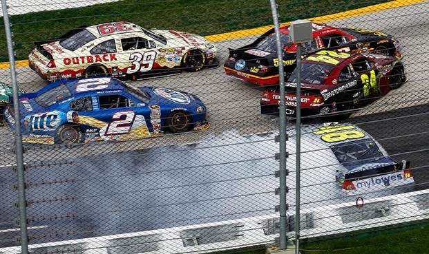 NASCAR, 2012 Goody's Fast Relief 500, завал лидеров NASCAR, 2012 Goody's Fast Relief 500, завал лидеров