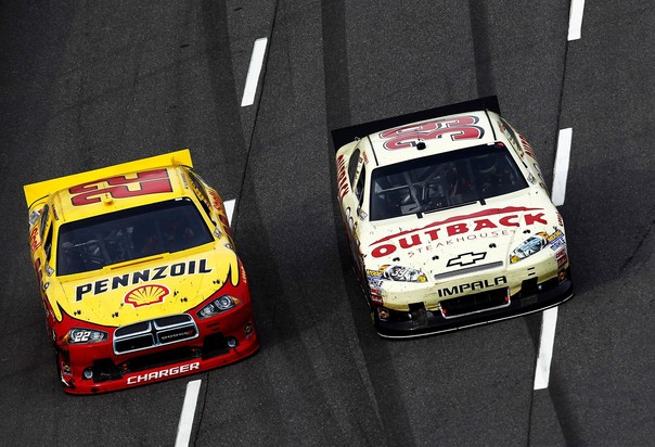 NASCAR, 2012 Goody's Fast Relief 500, Ньюман внутри, Аллмендингер снаружи