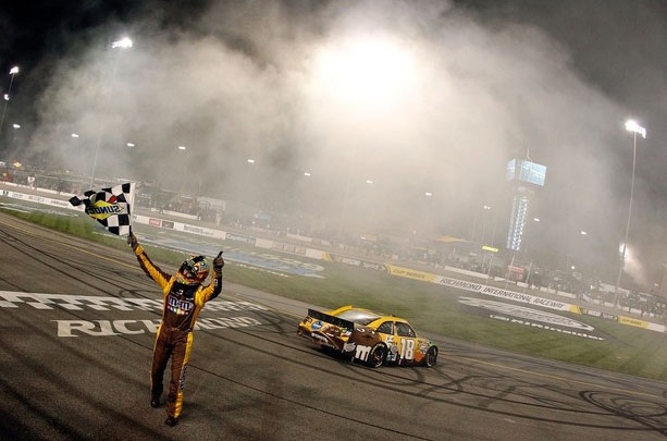NASCAR, 2012 Capital City 400, Кайл Буш на финише NASCAR, 2012 Capital City 400, Кайл Буш на финише