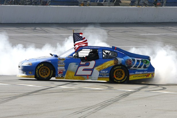 NASCAR, 2012 Aaron's 499, Брэд Кеселовски на финише