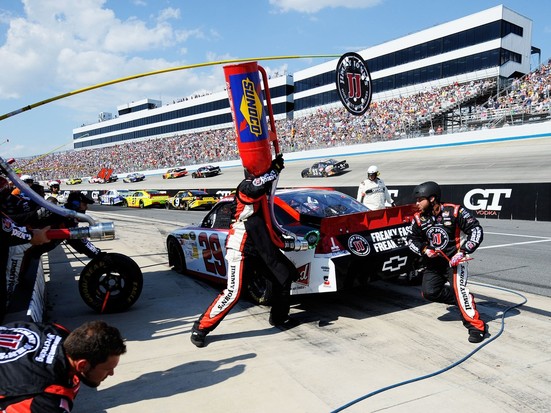 NASCAR, 2012 FedEx 400, Кевин Харвик, Пит-стоп NASCAR, 2012 FedEx 400, Кевин Харвик, Пит-стоп