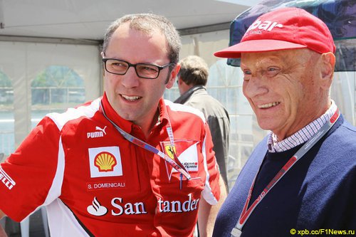 Formula-1, Гран При Канады 2012, довольный результатами своих гонщиков Стефано Доминекале и трех кратный чемпион Ники Лауда. Formula-1, Гран При Канады 2012, довольный результатами своих гонщиков Стефано Доминекале и трех кратный чемпион Ники Лауда.