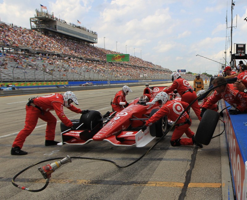 Скот Диксон на пит-стопе в 2012 Milwaukee IndyFest