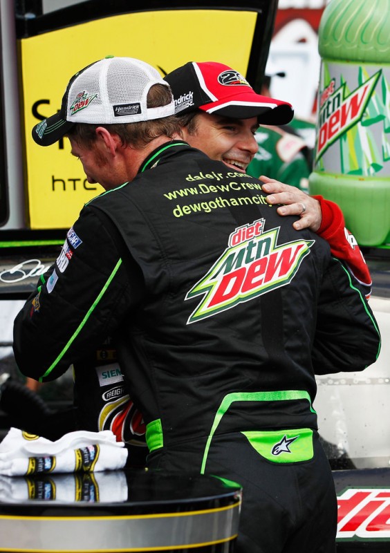 Дэйл Эрнхардт младший и Джефф Гордон, 2012 Quicken Loans 400