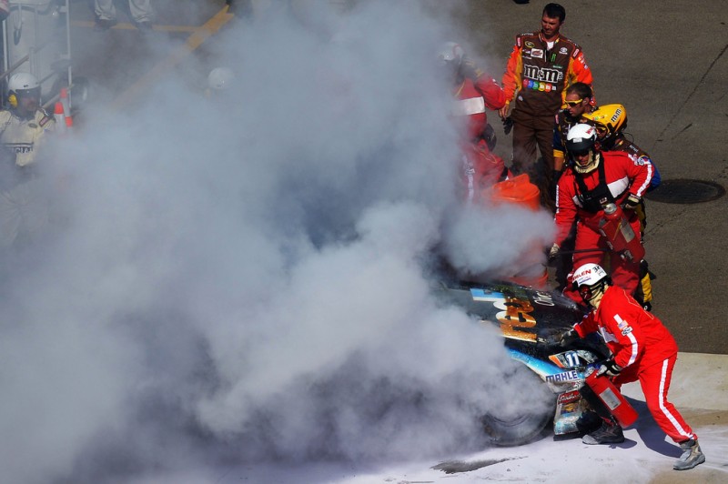 2012 Quicken Loans 400, Дэнни Хэмлин, пожар