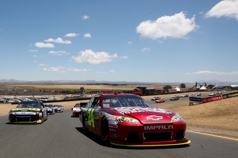 NASCAR, 2012 Toyota/Save Mart 350, Джефф Гордон обошел Маркоса Амбросе