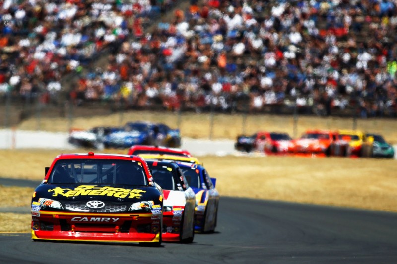 NASCAR, 2012 Toyota/Save Mart 350, Бойер лидирует