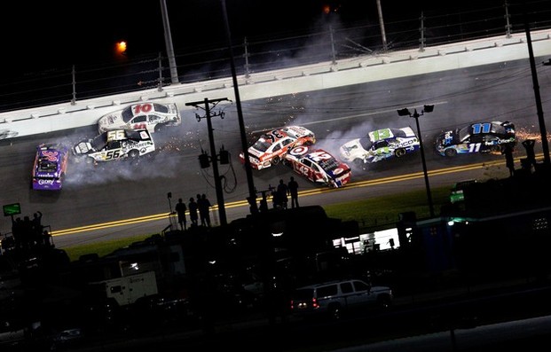 621x15-Cup2012-Daytona2-wreck7