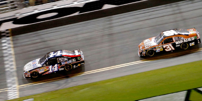 Daytona-400: winner #14 Stewart, runner-up #31 Burton