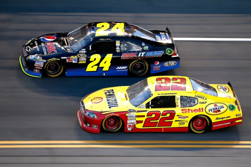 NASCAR, 2012 Coke Zero 400 Powered by Coca-Cola, Jeff Gordon with Sam Hornish Junior.