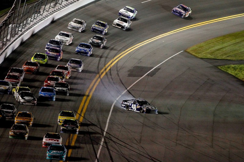 NASCAR, 2012 Coke Zero 400 Powered by Coca-Cola, Jimmie Johnson goes wrong way.