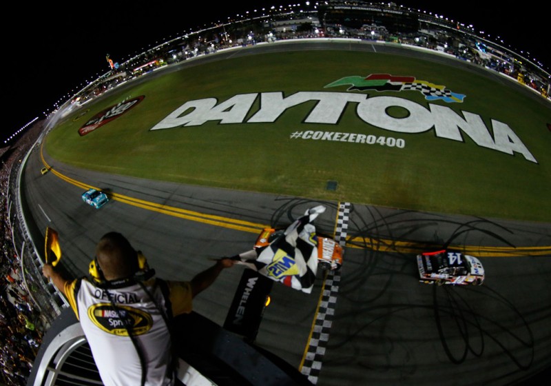 NASCAR, 2012 Coke Zero 400 Powered by Coca-Cola, Tony Stewart finishes first.