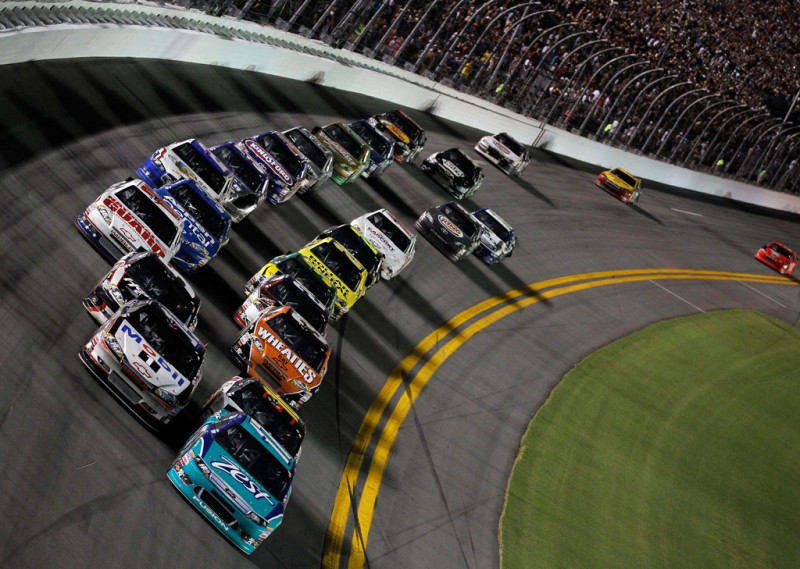 NASCAR, 2012 Coke Zero 400 Powered by Coca-Cola, Matt Kenseth, Tony Stewart and Greg Biffle right before final laps crash.