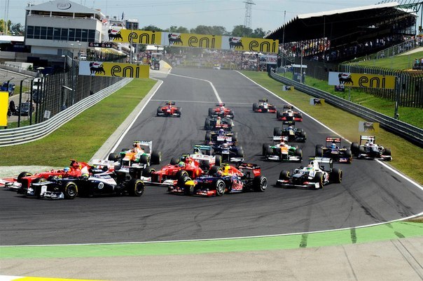Formula-1, Гран При Венгрии 2012, первый поворот.