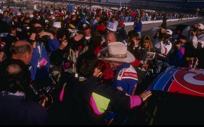 Richard Petty's final race. Jeff Gordon's first race. The tightest of title races. Never have so many eyes been focused on a track for so many reasons like at Atlanta Motor Speedway in 1992.