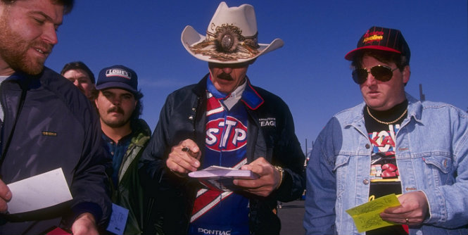 Richard Petty signed his last autographs as an active driver on a magical day at AMS 20 seasons ago. (Getty Images) 