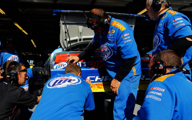 #2 Dodge Penske @ Chicago2 Happy Hour - Keselowski car crew at work