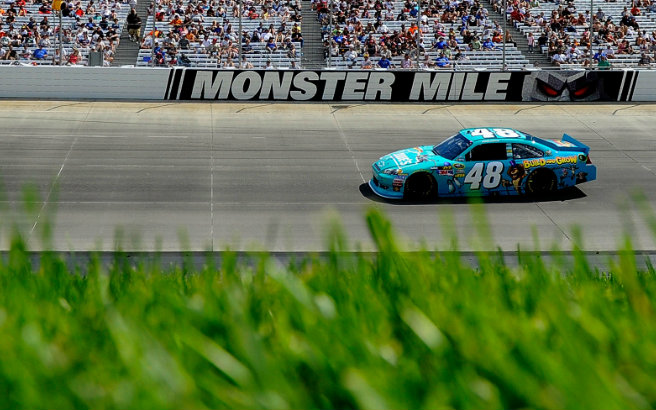 In the Preview Show, Jimmie Johnson says he isn't banking on a strong showing at Dover despite his recent success there; also Sneak Preview breaks down the Chase contenders.