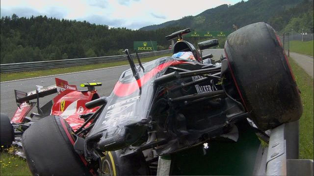 Fernando Alonso and Kimi Raikkonen crash, Austrian GP, first lap.
