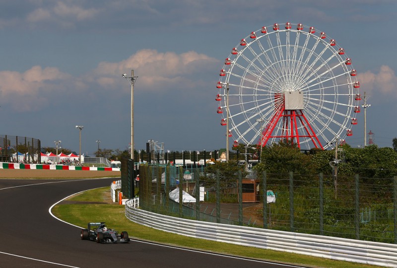 Lewis Hamilton of Great Britain and Mercedes GP drives during the Formula One Grand Prix of Japan at Suzuka Circuit on September 27, 2015 in Suzuka, Japan. Lewis Hamilton of Great Britain and Mercedes GP drives during the Formula One Grand Prix of Japan at Suzuka Circuit on September 27, 2015 in Suzuka, Japan.