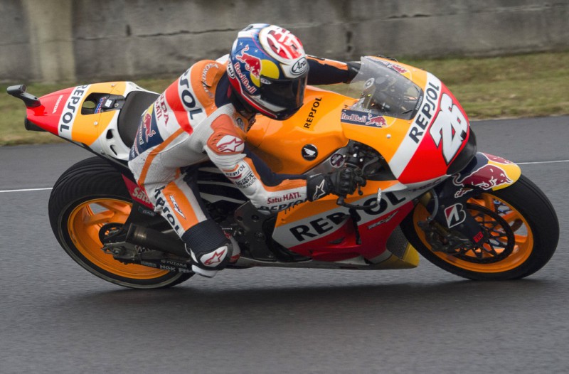 Dani Pedrosa of Spain and Repsol Honda Team rounds the bend during the MotoGP race during the MotoGP Of Japan - Race at Twin Ring Motegi on October 11, 2015 in Motegi, Japan. Dani Pedrosa of Spain and Repsol Honda Team rounds the bend during the MotoGP race during the MotoGP Of Japan - Race at Twin Ring Motegi on October 11, 2015 in Motegi, Japan.