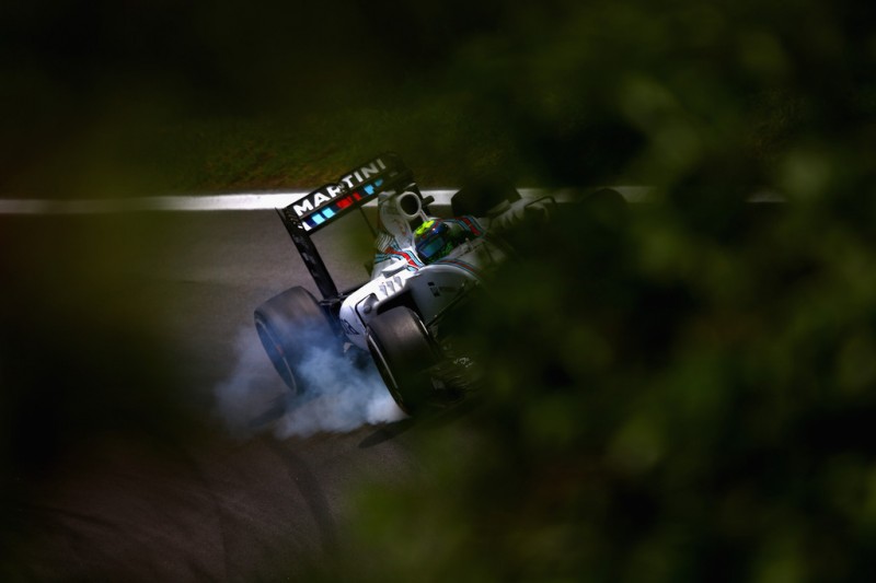 Felipe Massa of Brazil and Williams locks up during the Formula One Grand Prix of Brazil at Autodromo Jose Carlos Pace on November 15, 2015 in Sao Paulo, Brazil. Felipe Massa of Brazil and Williams locks up during the Formula One Grand Prix of Brazil at Autodromo Jose Carlos Pace on November 15, 2015 in Sao Paulo, Brazil.