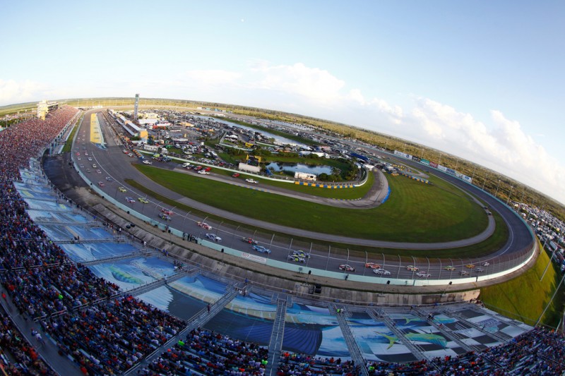 A general view of the action during the NASCAR Sprint Cup Series Ford EcoBoost 400 at Homestead-Miami Speedway on November 22, 2015 in Homestead, Florida. A general view of the action during the NASCAR Sprint Cup Series Ford EcoBoost 400 at Homestead-Miami Speedway on November 22, 2015 in Homestead, Florida.